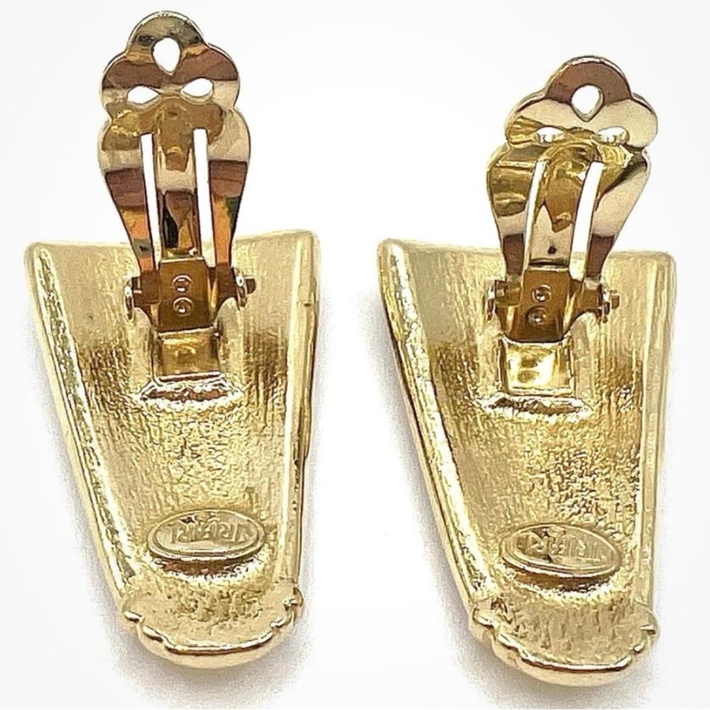 Trifari Vintage Enamel GeometricGold Tone Clip On Earrings - Picture 2 of 9